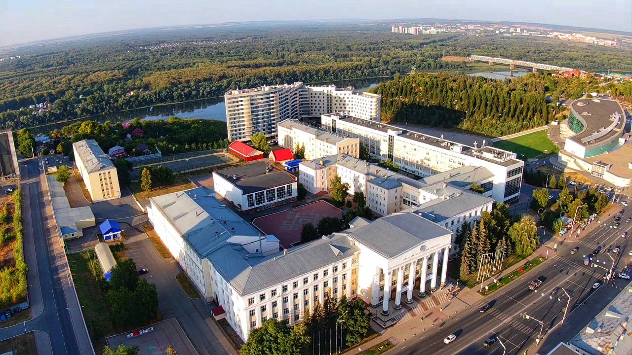 В китайский ресторан. В музей восточного искусства. На выставку китайской живописи.